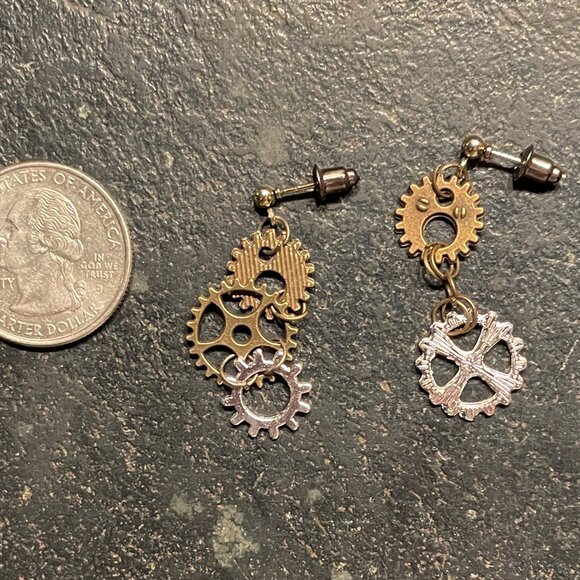 Unique Steampunk Clockwork Gear Dangle Post Earrings (NWOT) - Picture 4 of 6